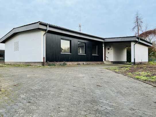 Sehr großes Grundstück mit Bungalow Architektenhaus zum Selbstgestalten. Feldrandlage in Timmerlah.