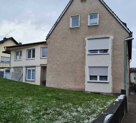 Teilsaniertes Mehrfamilienhaus zentral in Bad Meinberg