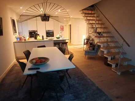 Geschmackvolle Maisonette-Wohnung mit vier Räumen und Einbauküche in Burgau