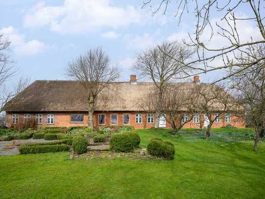 Historisches Reetdachhaus in Alleinlage