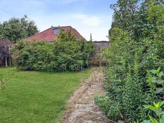 Ruhige Lage in Neu Lindenberg: Ca. 646 m² großes Grundstück mit Abriss am Feldrand zur Neubebauung