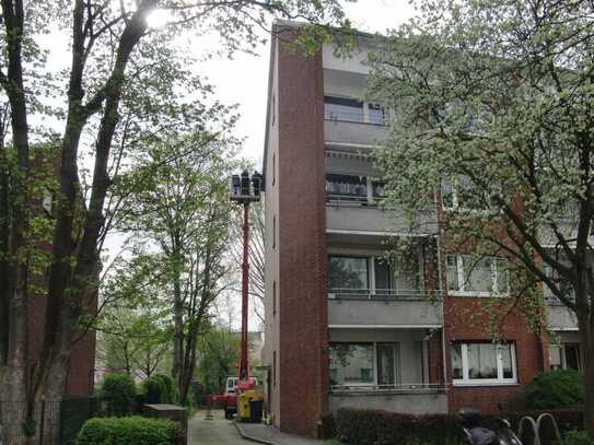 Düsseldorf Eller,sonnige 3 Zi, Küche, Diel, Bad Balkon, in ruhiger Lage, neu saniert