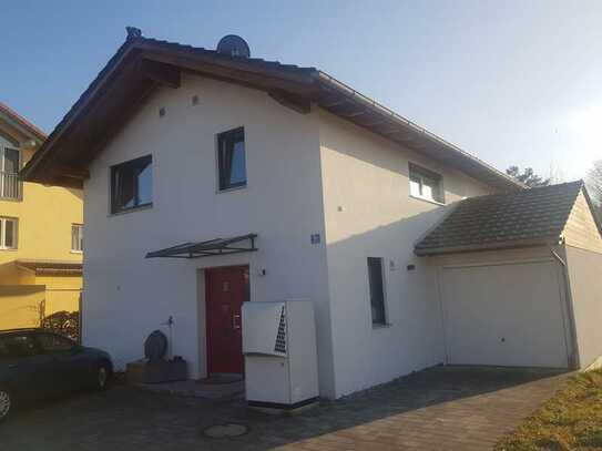 Gehobenes großes Einfamilienhaus mit sehr schönem Ausblick und Garten in Neubeuern