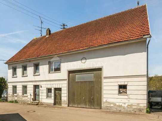 Charmantes Bauernhaus mit großem Grundstück, Garten, Wintergarten, Scheune und zwei Stellplätzen