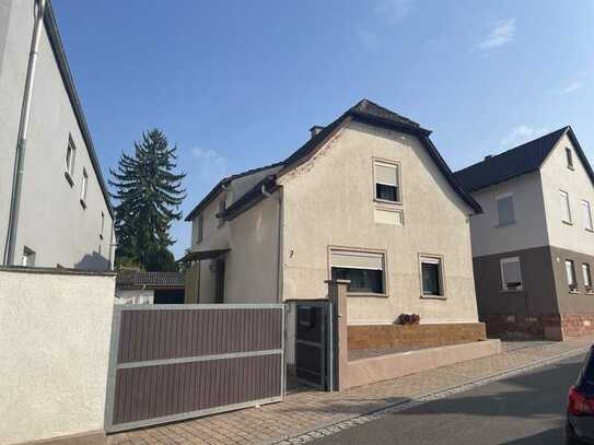 Freistehendes Einfamilienhaus mit Garage, Hofraum, Anbau und großzügigem Garten!