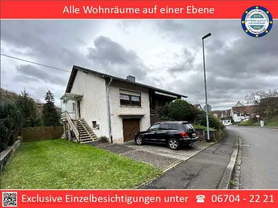 Freistehendes Einfamilienhaus mit Garten und Garage