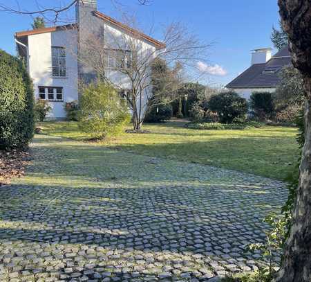 Charmantes Einfamilienhaus mit Potenzial in begehrter Lage von Eschborn-Niederhöchstadt!