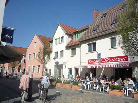 2- R-Wohnung im 1. OG in der Fußgängerzone von Sömmerda zu vermieten!