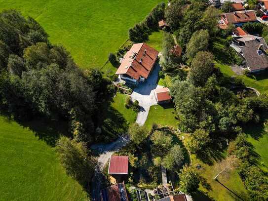 Paradies gefunden: Baugrundstück in traumhafter Lage umgeben von Bergen und Seen.