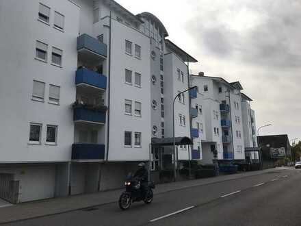 Gepflegte Hochparterre-Wohnung mit zwei Zimmern und Terrasse - mitten in Lauffen