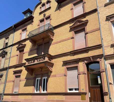 Zentral gelegene Jugendstil-Dachgeschosswohnung im 4-Parteienhaus