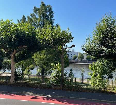 TOPLAGE ! Stilvolle, sanierte 3-Zimmer-Wohnung mit Mainblick