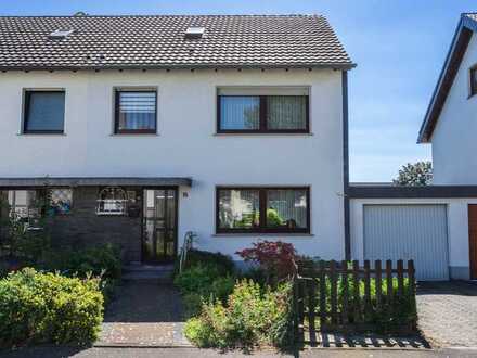 DHH mit ausgebautem DG * neues Bad * gr. Garage * Sackgasse