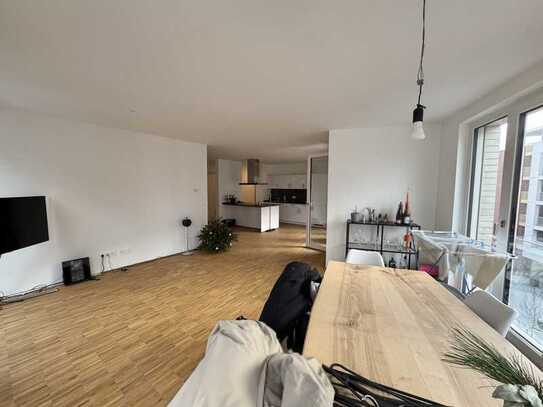 Kurzfristig frei! 4 Zimmer Wohnung mit Loggia und TG im Ulmer Zentrum!