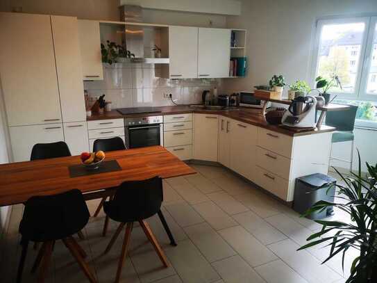 *Befristet für 5,5 Monate* Möblierte 2-Zimmer-Wohnung mit Balkon und Garage in bester Nordend-Lage