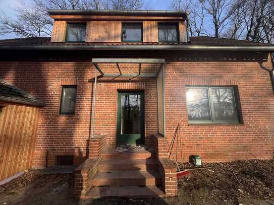 Erstbezug nach Sanierung: idyllisches Mehrfamilien-Haus mit fünf Zimmern in Esperke am Waldrand