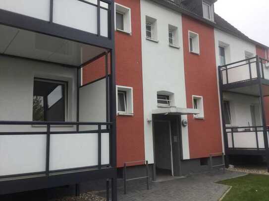 Komm nach Heisingen: renoviertes Single Apartment, 2 Zimmer + Balkon und Blick ins Grüne