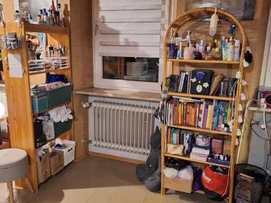 300 Euro warm - Apartment - Nachmieterin gesucht! Ab sofort