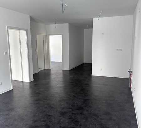 Bezugsfertige Neubauwohnung, Barrierefreie, großzügige 3-Zimmer-Wohnung in ruhiger Lage