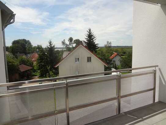 Barrierefreie 3,5 Zimmer EG-Wohnung mit EBK, Balkon & fantastischer Aussicht ab sofort zu vermieten!