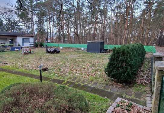 Sanierter Bungalow mit Home Office Nebengelass im Erstbezug auf sonnigem Grundstück am Waldrand