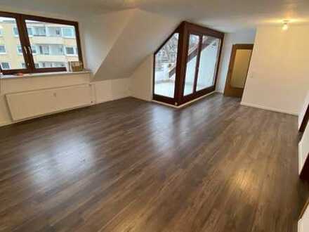 Gepflegte 2,5-Zimmer-Wohnung mit Dachloggia in direkter Maschseenähe