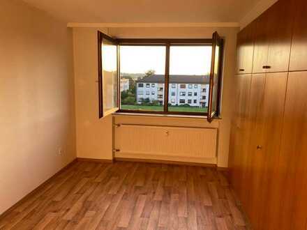Gepflegte Wohnung mit zwei Zimmern sowie Balkon und EBK in Garbsen