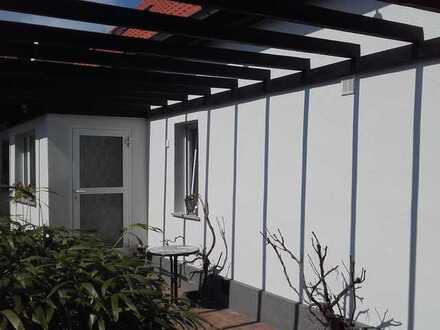 Wohlfühlhaus mit großzügigem Garten, Carport + Garage