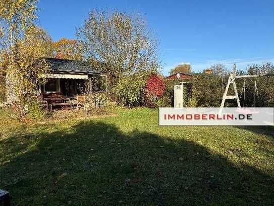 IMMOBERLIN.DE - Hübscher Gartenbungalow auf Eigenland in Tiergartensiedlung Oranienburg