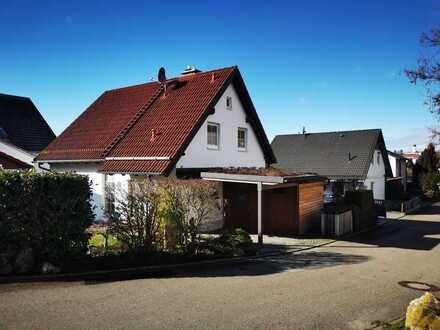 Gepflegtes Einfamilienhaus mit Garage, Carport und Sauna in ruhiger Siedlungslage! Zentrumsnah!