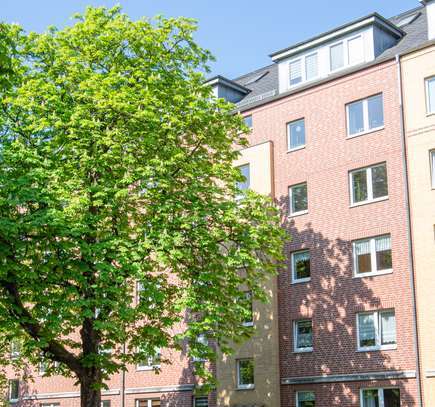 Wohnung mit Balkon zum grünen Innenhof - neues Bad und neue Böden nach Umbau