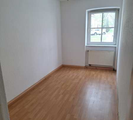 Ansprechende 2-Zimmer-Wohnung und Tageslicht Bad in Bad Lauchstädt.