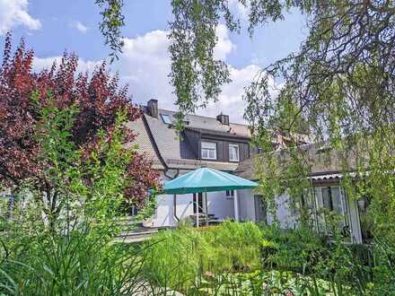 RESERVIERT: Ruhige DHH mit tollem Grundstück & Garten & großzüg. Wohnbereich inkl. Garage & Carport