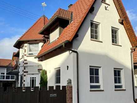 Gepflegtes Einfamilienhaus mit vier Zimmern und Einbauküche in Hagenbach