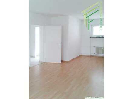 Schöne 2 Zimmerwohnung in Großauheim mit Balkon und Laminat
