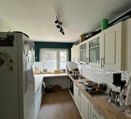 Frisch modernisierte, gut geschnittene 3-Zimmer Wohnung in ruhiger, grüner Lage