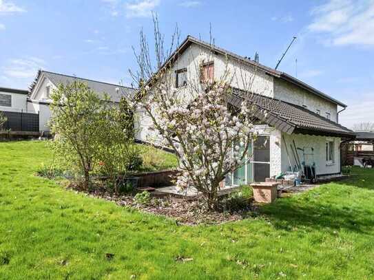 Mehrgenerationenhaus mit großem Garten und Blockbohlen-Holzhaus sucht Familienanschluss