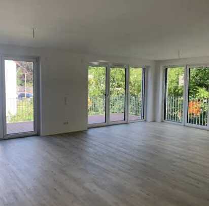 Große 3-Zimmer Wohnung mit Balkon und Einbauküche