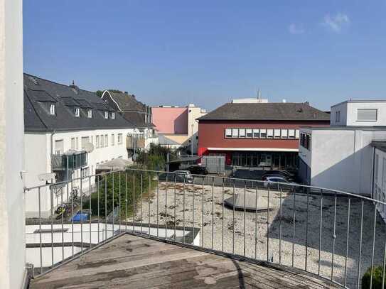 Kernsanierter Altbau in ruhiger Innenstadtlage mit sechs Wohnungen - 1. OG rechts