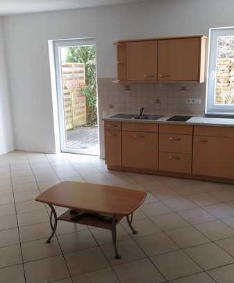 Gepflegte 1-Zimmer-Wohnung mit Terrasse und Einbauküche, teilmöbliert, in Obernburg