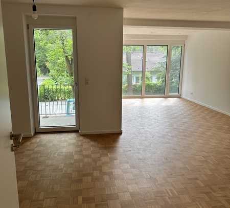 Neue 3-Zimmer-Wohnung mit Balkon, Gartenteil und Garage, Kellerraum