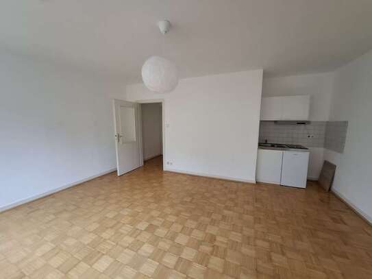 Renoviertes Appartement mit modernem Badezimmer und Parkettboden- Perfekt für Pendler oder Studenten