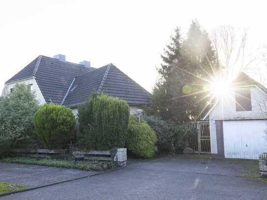 Freistehendes Einfamilienhaus mit Blick aufs Wasser