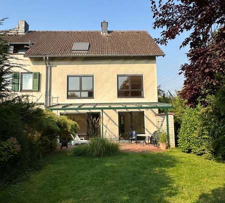 Familienfreundliches Reihenendhaus mit kl. ELW, Terrasse und schönem Garten am Ende einer Sackgasse!