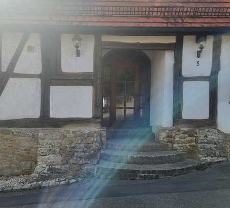 Kuschelige 3 Zi Wohnung in historischem, denkmalgeschütztem Gebäude.