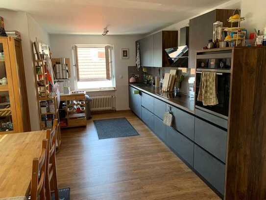 Mietangebot in Neumarkt-Sankt Veit: Wohnen am Stadtplatz! Tolle 4-Zi. ETW mit Carport und Balkon