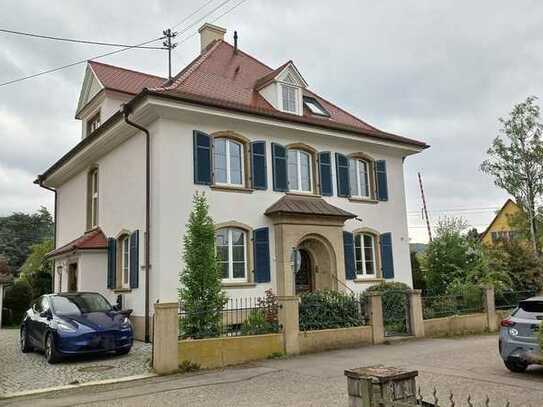 Kernsanierte Maisonette-Wohnung mit Garten in einer repräsentativen Villa +++ RE/MAX Weil am Rhein +
