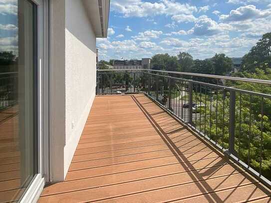 AUSBLICK VON GANZ OBEN: DACHTERRASSE, FUSSBODENHEIZUNG, EINBAUKÜCHE UND PARKETT