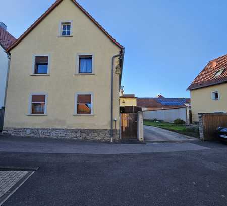 Geräumiges, günstiges und gepflegtes 6-Raum-Einfamilienhaus in Gaukönigshofen