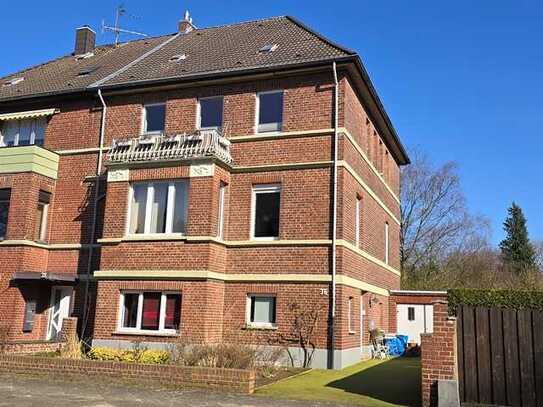 Bestlage – Großes Wohnhaus Mönchengladbach – Bunter Garten